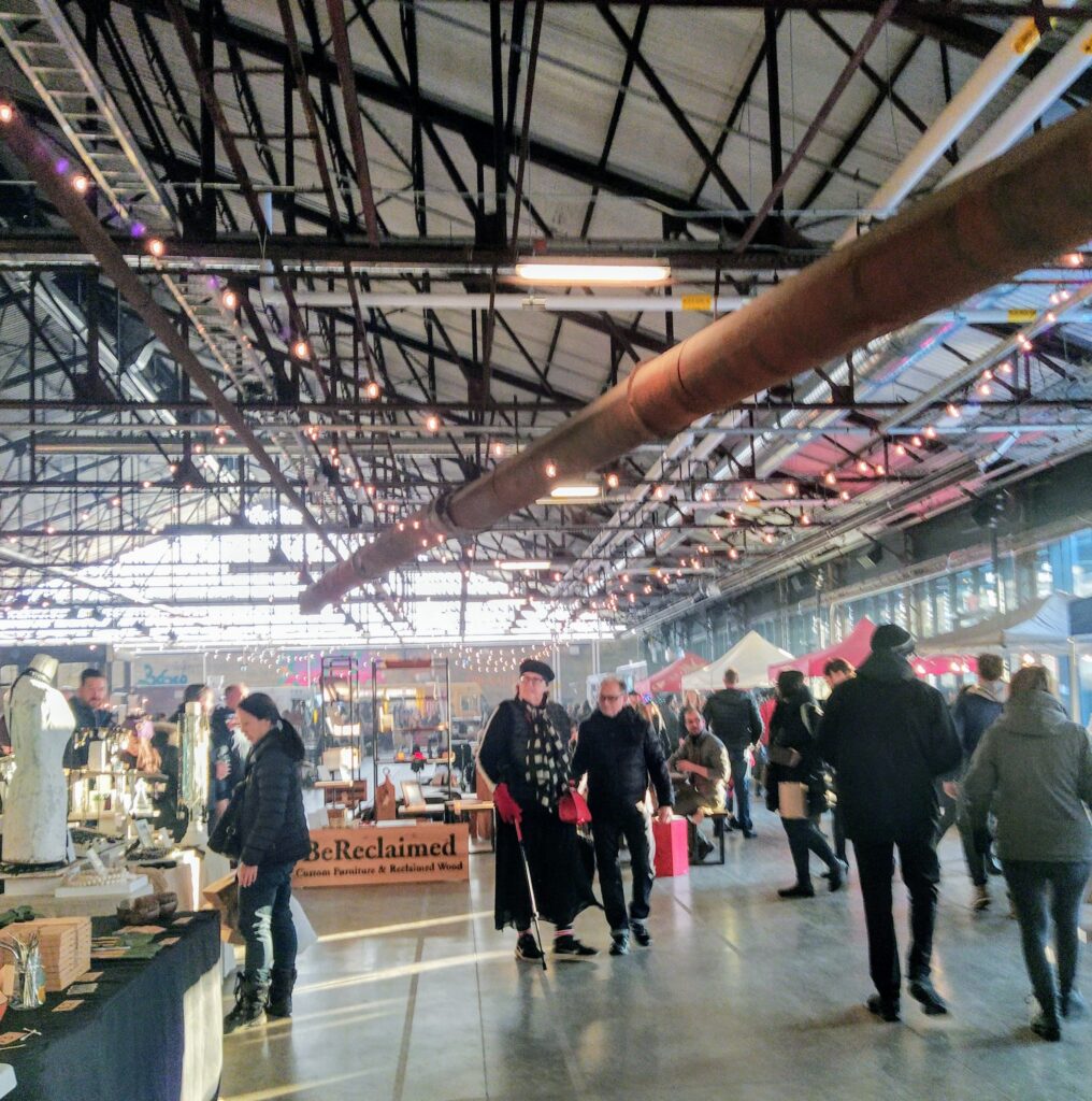 Mercadillo nave central. Evergreen Market.