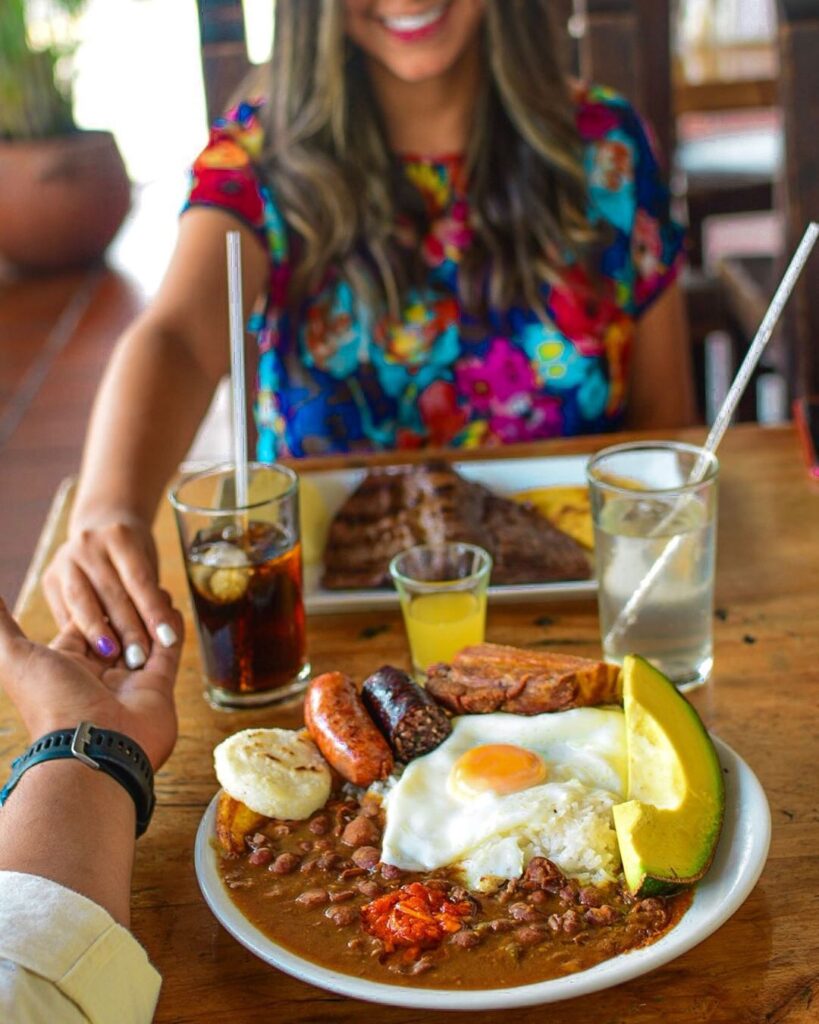 Bandeja paisa una rica comida colombiana