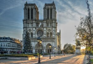 Vista frontal de la catedral de Notre Dame