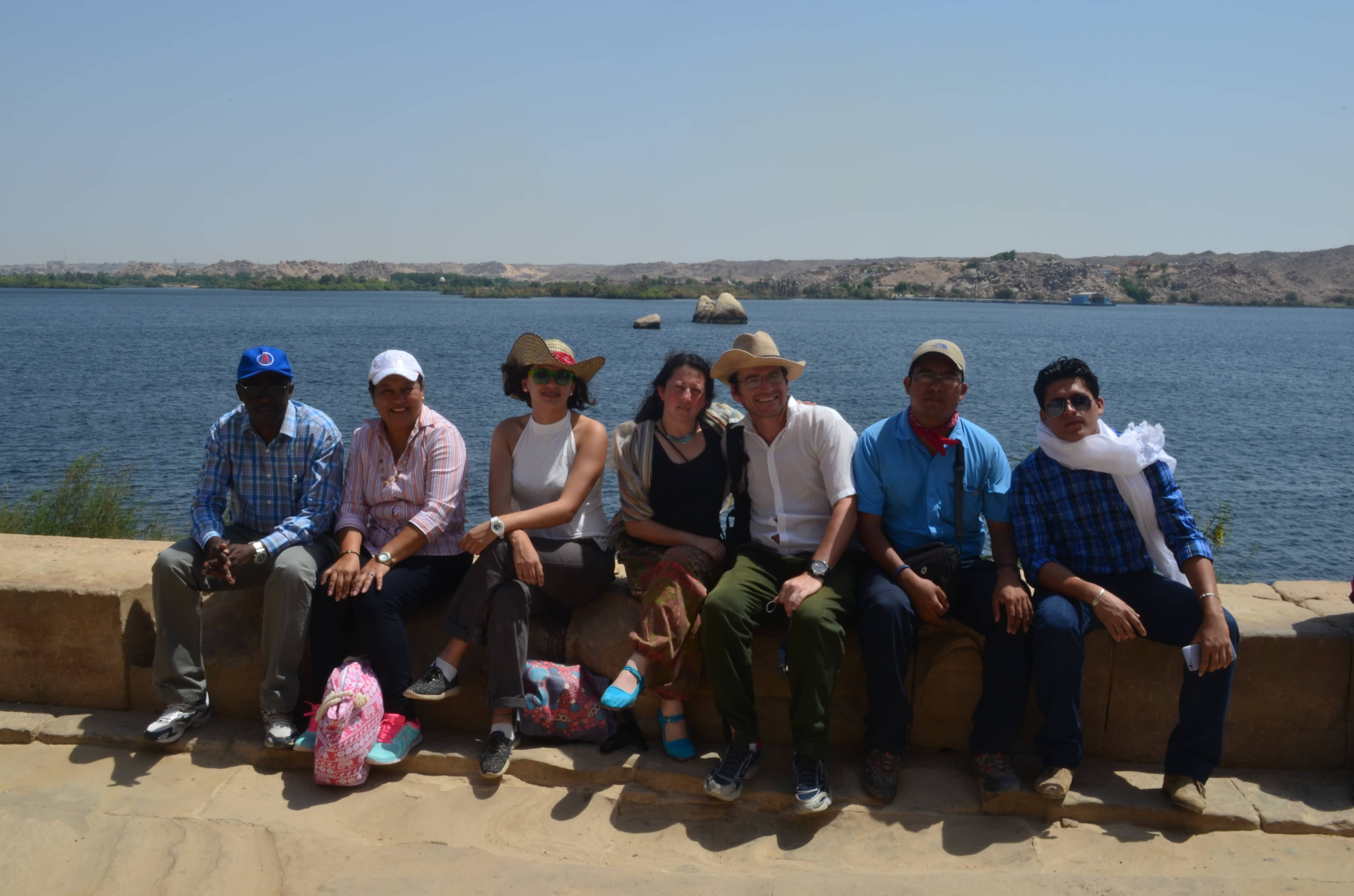 Lago Nasser enfrente del templo Fiale en Egipto