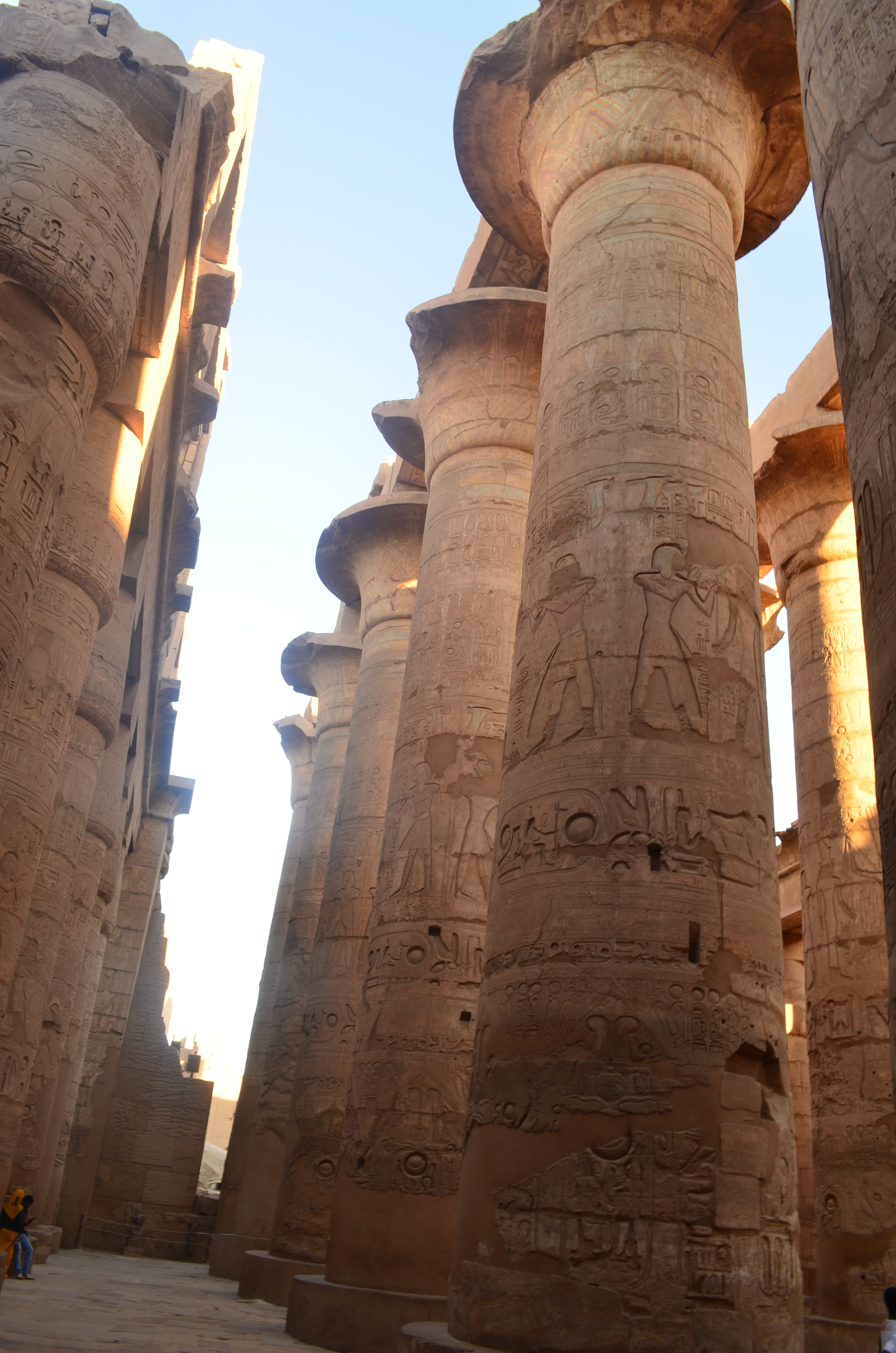 Columnas en el templo de Karnak en Egipto