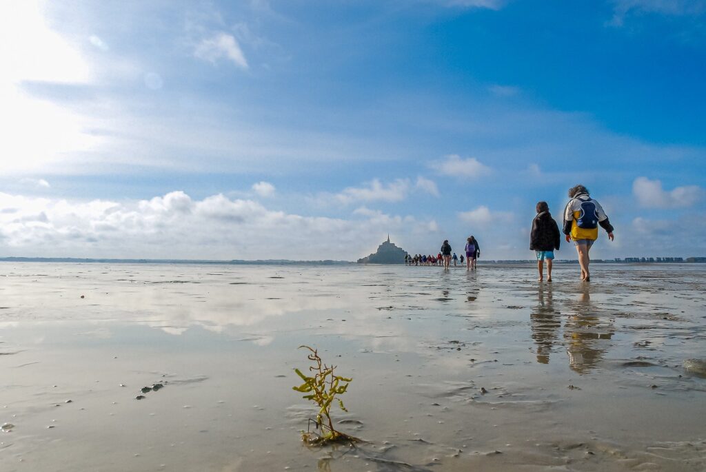 Caminata hacia el Mont Saint Michel