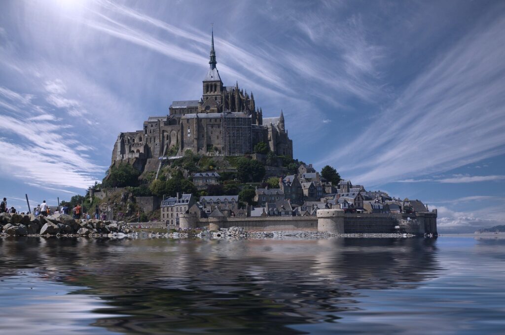 Mont Saint Michel con marea alta