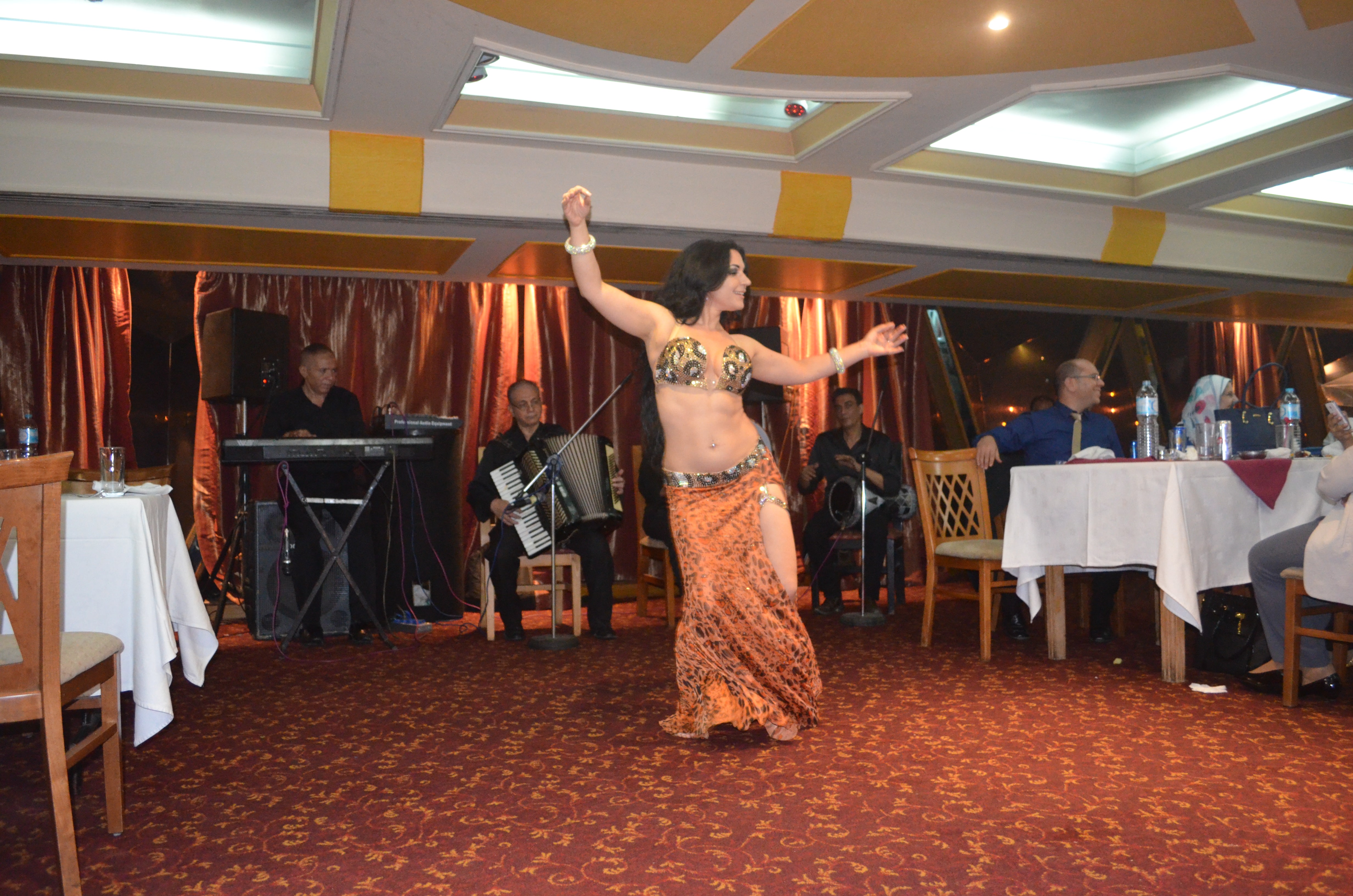 Baile del vientre en un crucero del Río Nilo