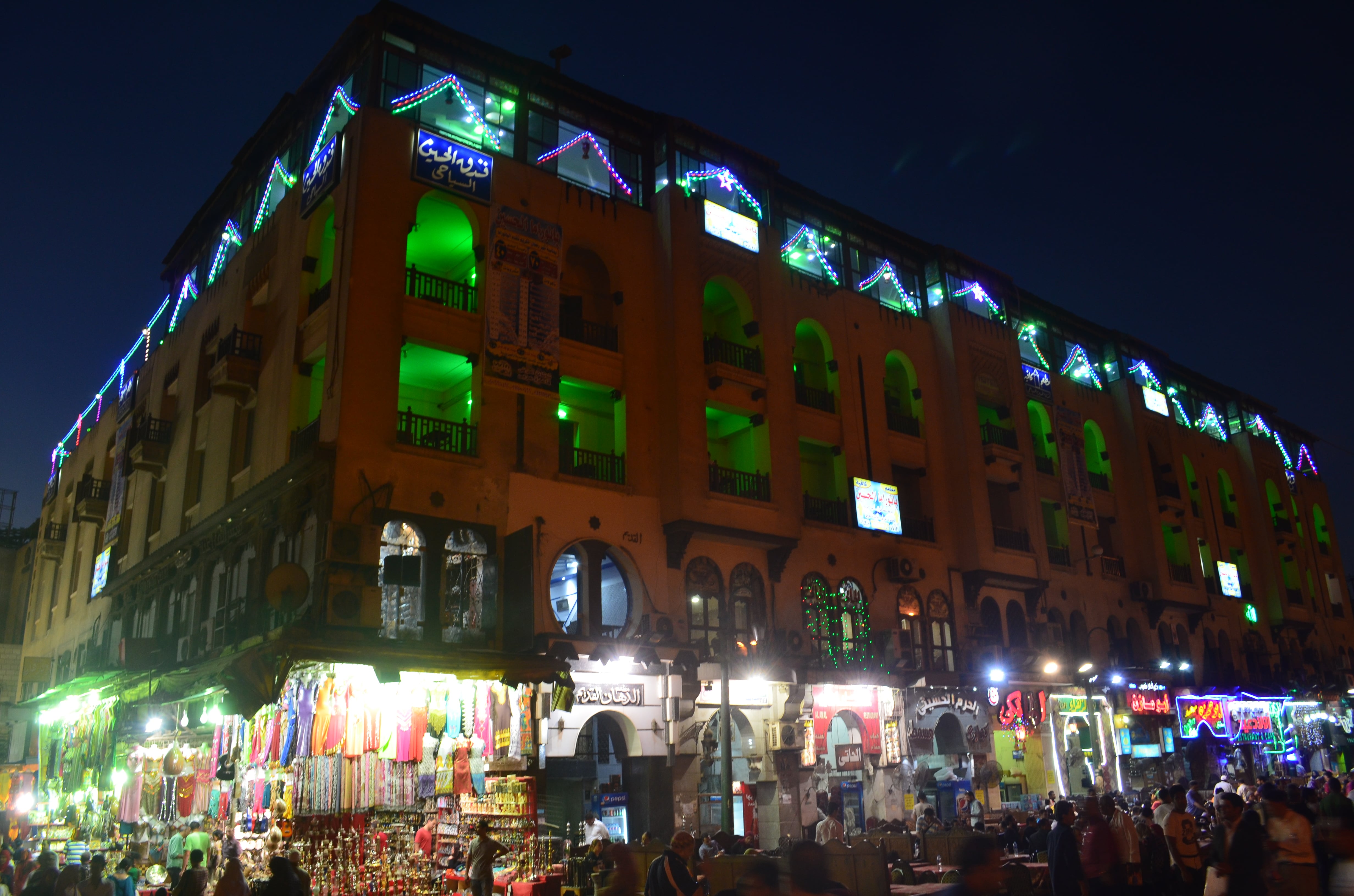 Khan El Khalili por la noche