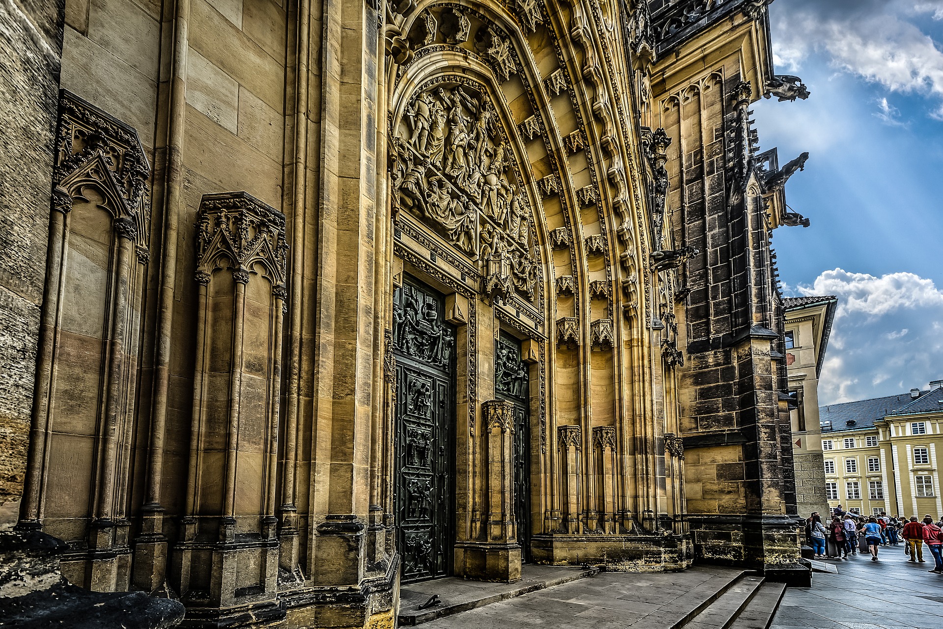 Puerta occidental de la Catedral de San Vito, Praga