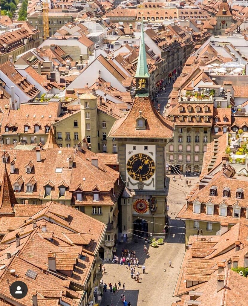 Si te estás preguntando ¿qué ver en Berna? no puedes dejar de visitar la famosa Torre del Reloj