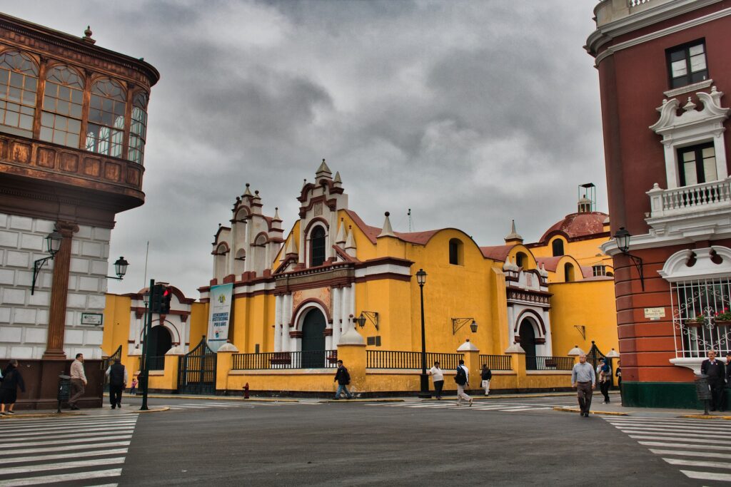 Turismo en Perú: Plaza de Armas Trujillo