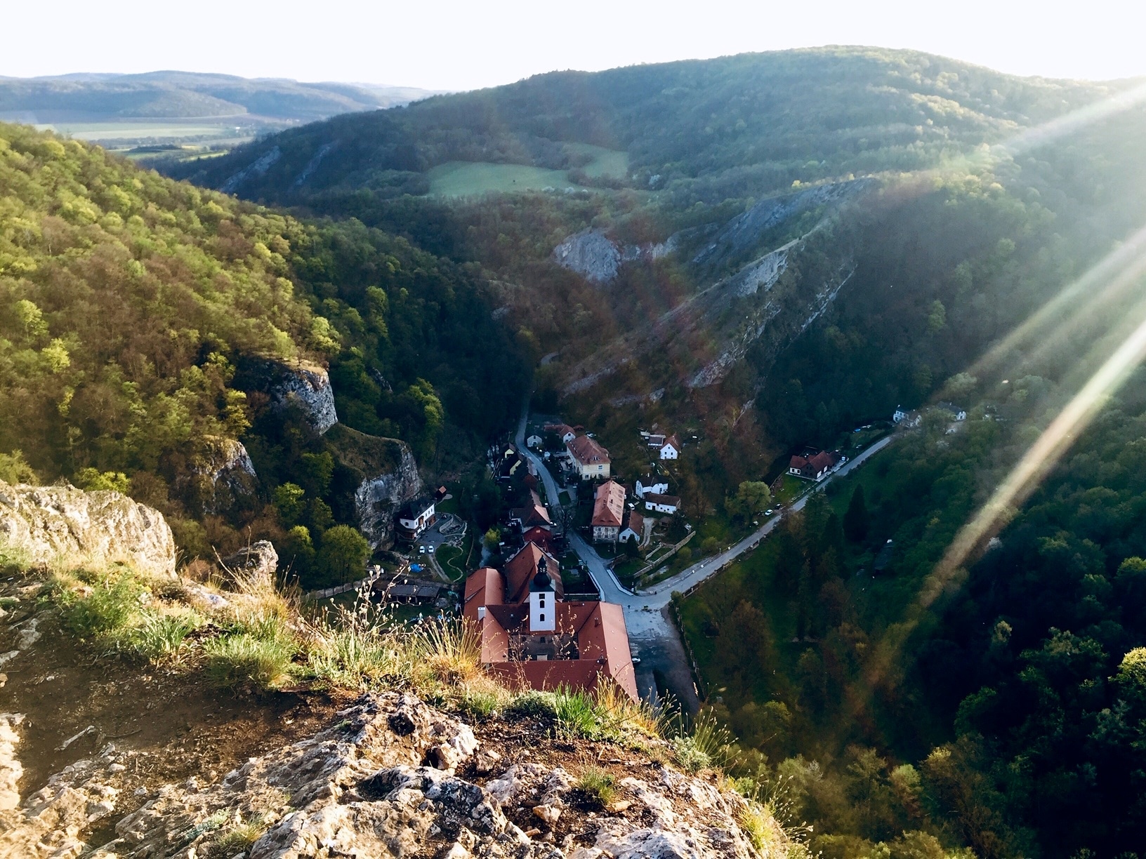 Mirador de Svaty Jan pod Skalou dentro de la reserva natural de Karlstejn