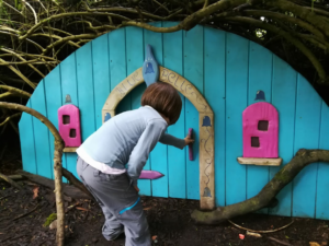 Irlanda con niños en parque Gullion