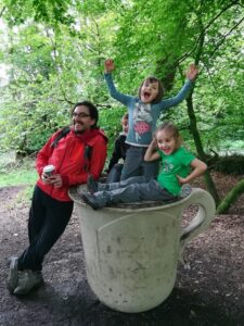 Niños en parque Gullion de Irlanda