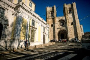 Vista de la Sé o catedral en el barrio de Alfama el corazón de Lisboa