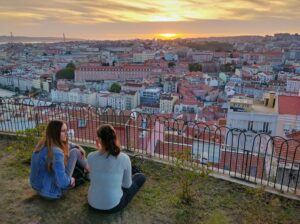 Imagen de atardecer desde el mirador más alto de Lisboa, Senhora do Monte