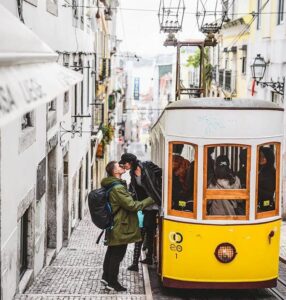 Cómo moverte por Lisboa imagen del elevador de Bica