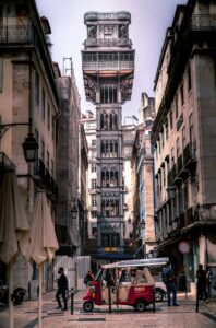 Imagen del Elevador de Santa Justa de 1902 en Lisboa