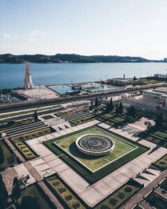 Plaza del Imperio en Belém el barrio monumental de Lisboa