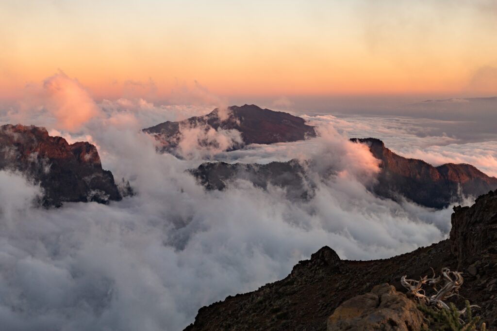 Ver el paisaje de la cima del Roque de Los Muchachos es de las primeras cosas que hay que hacer en La Palma