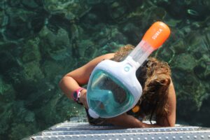 Practicando snorkel puedes ver la flora y fauna que se esconde bajo las aguas de El Hierro